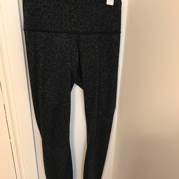 28” Lululemon Wunder Unders - Picture 2 of 2